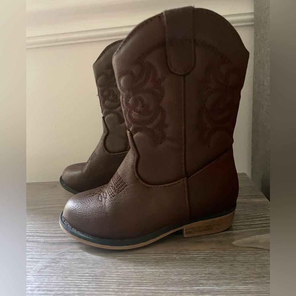 Brown cowgirl boots